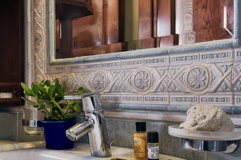 Photo of Bathroom in Lagopodo