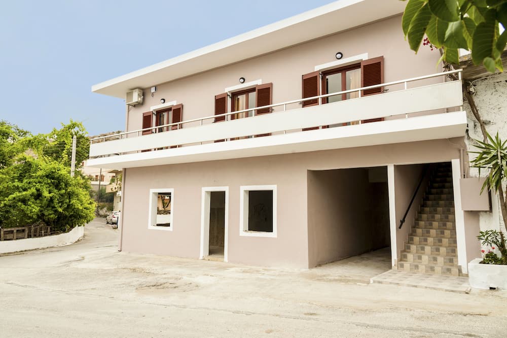 Photo of Outdoor in Platanos