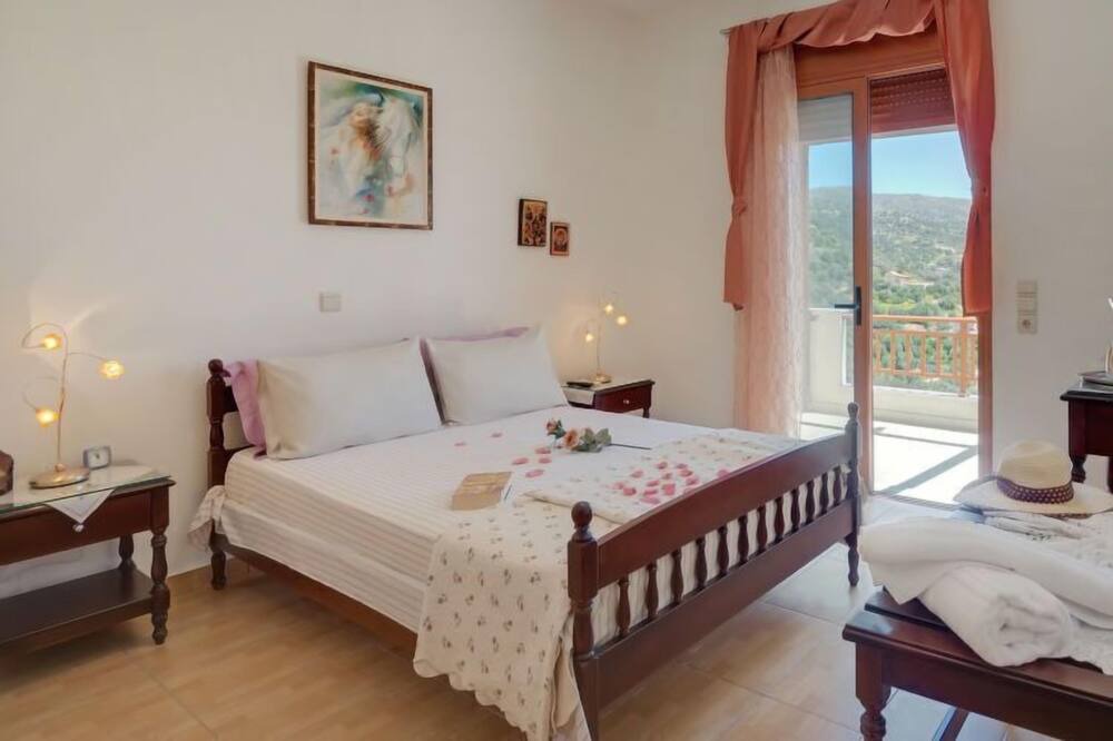 Photo of Bedroom in Triopetra