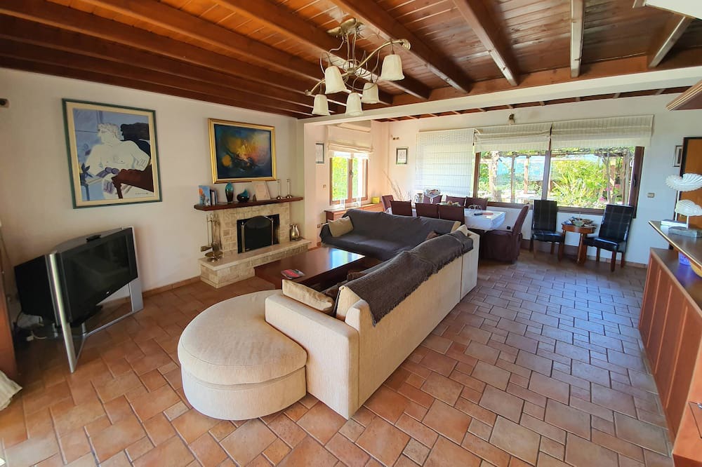 Photo of Livingroom in Kato Diminio