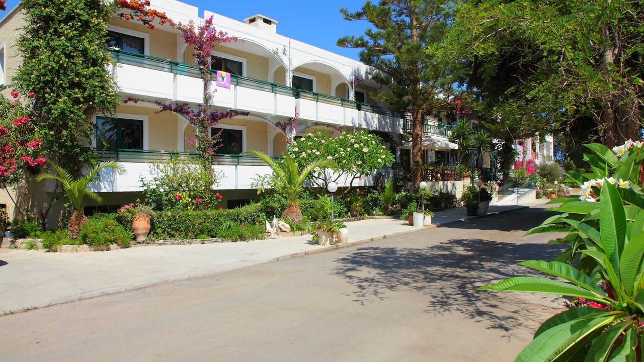 Photo of Outdoor in Platanes