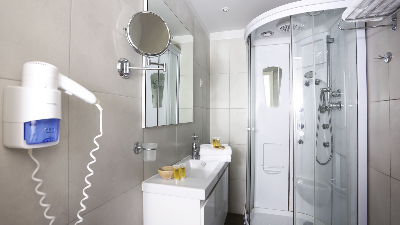 Photo of Bathroom in Marathopoli