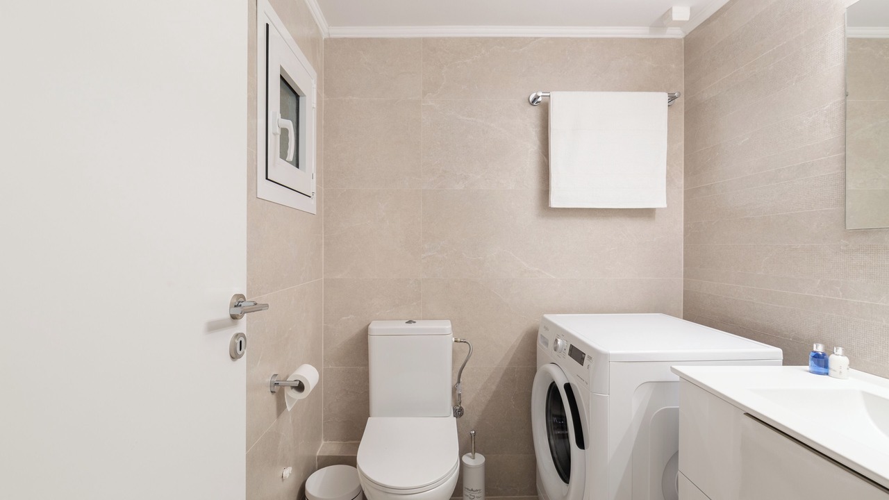 Photo of Bathroom in Alimos