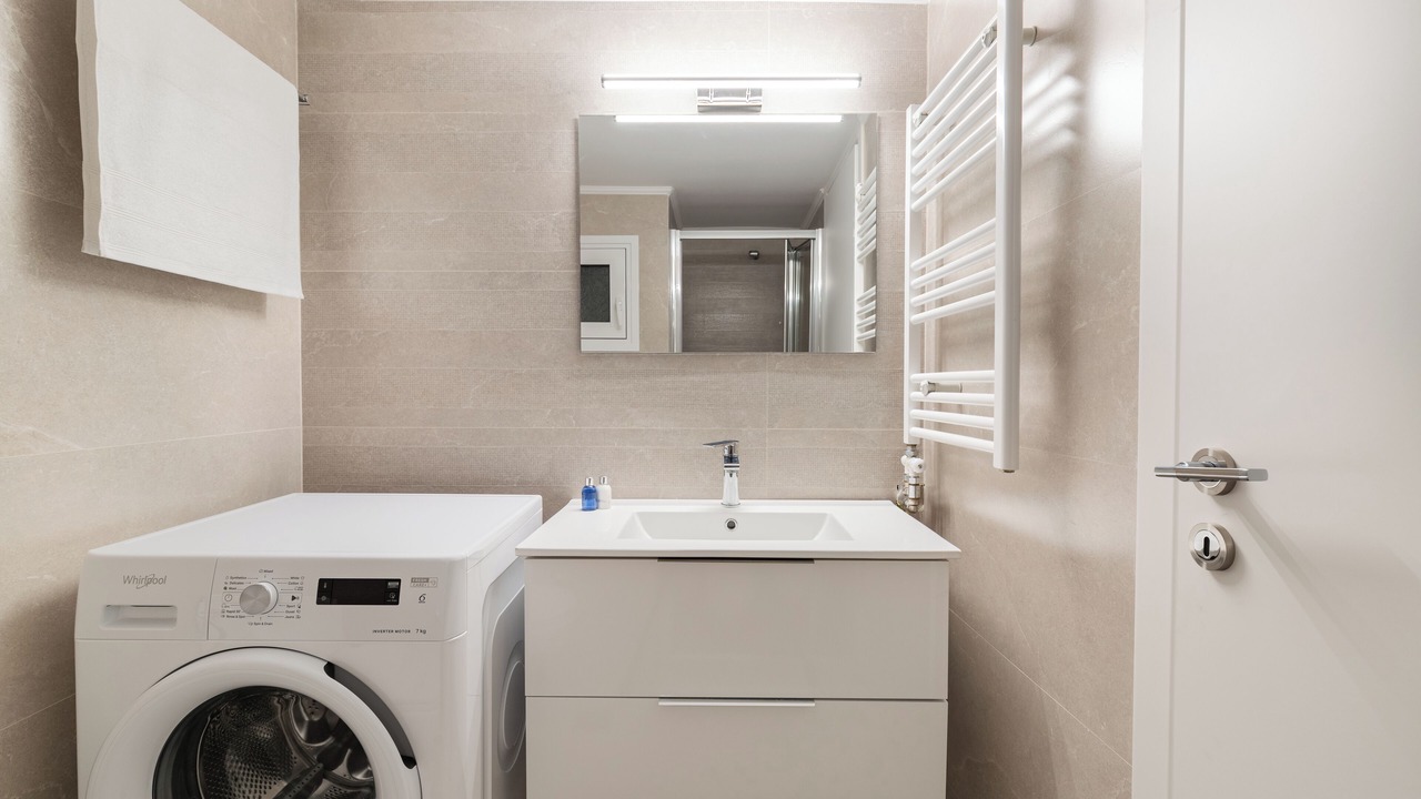 Photo of Bathroom in Alimos