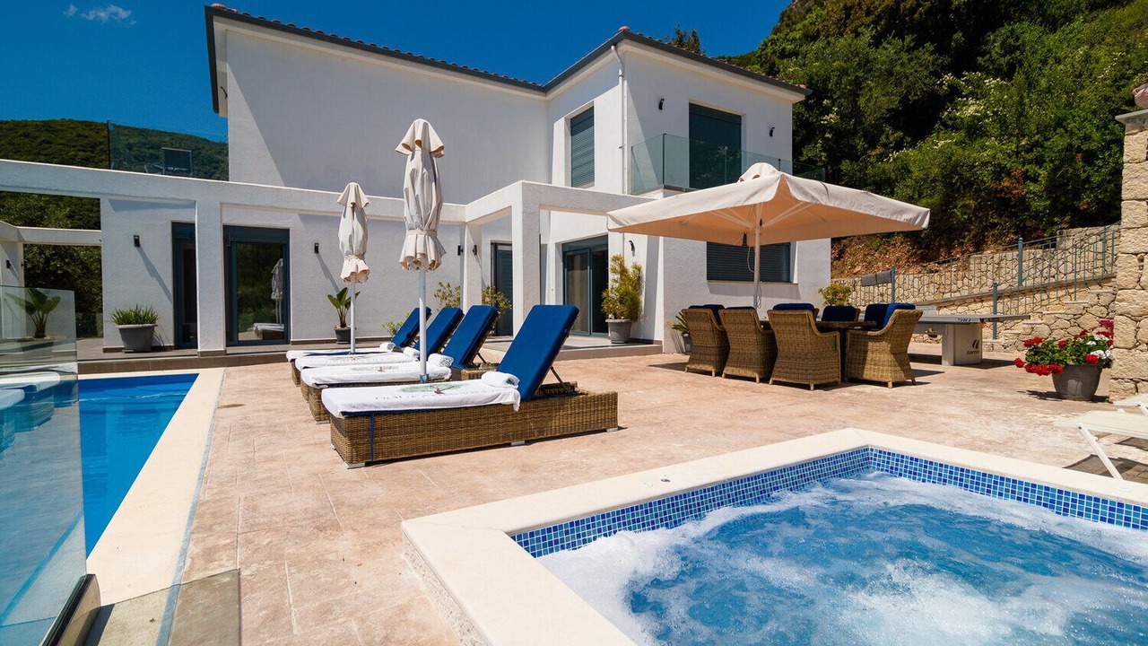 Photo of Outdoor in Doukades