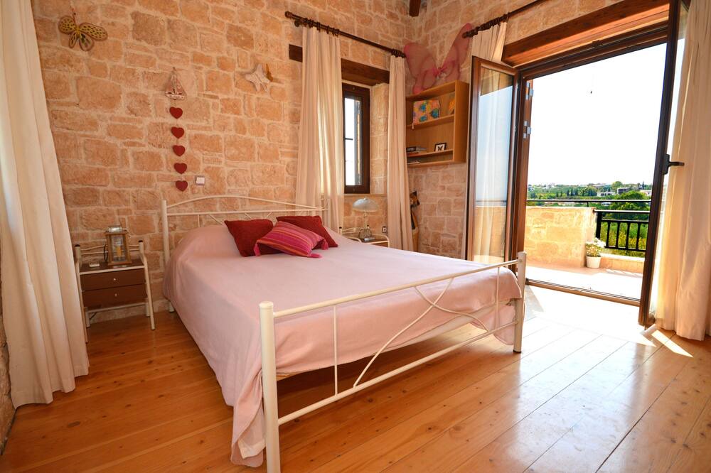 Photo of Bedroom in Kontos