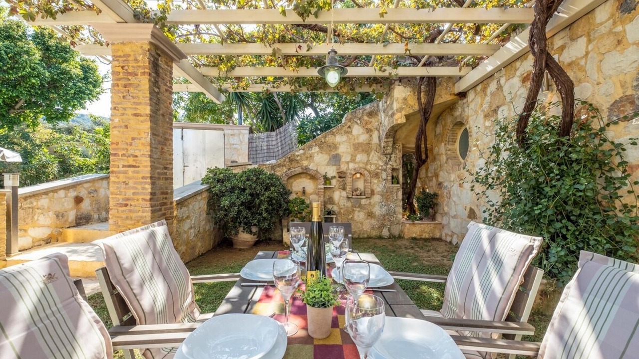Photo of Outdoor in Perivolia