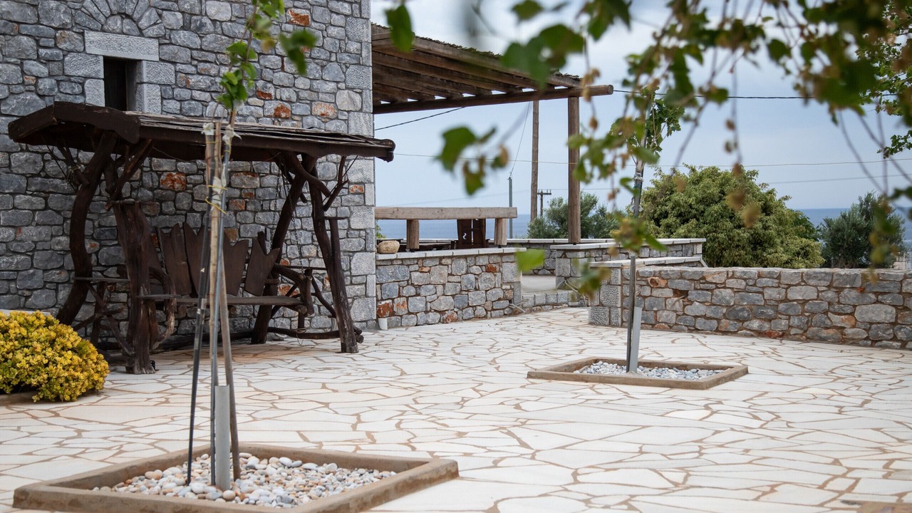 Photo of Outdoor in Omales