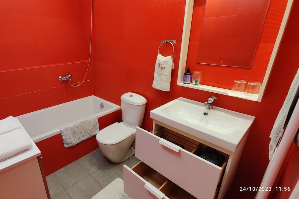 Photo of Bathroom in Galatsi