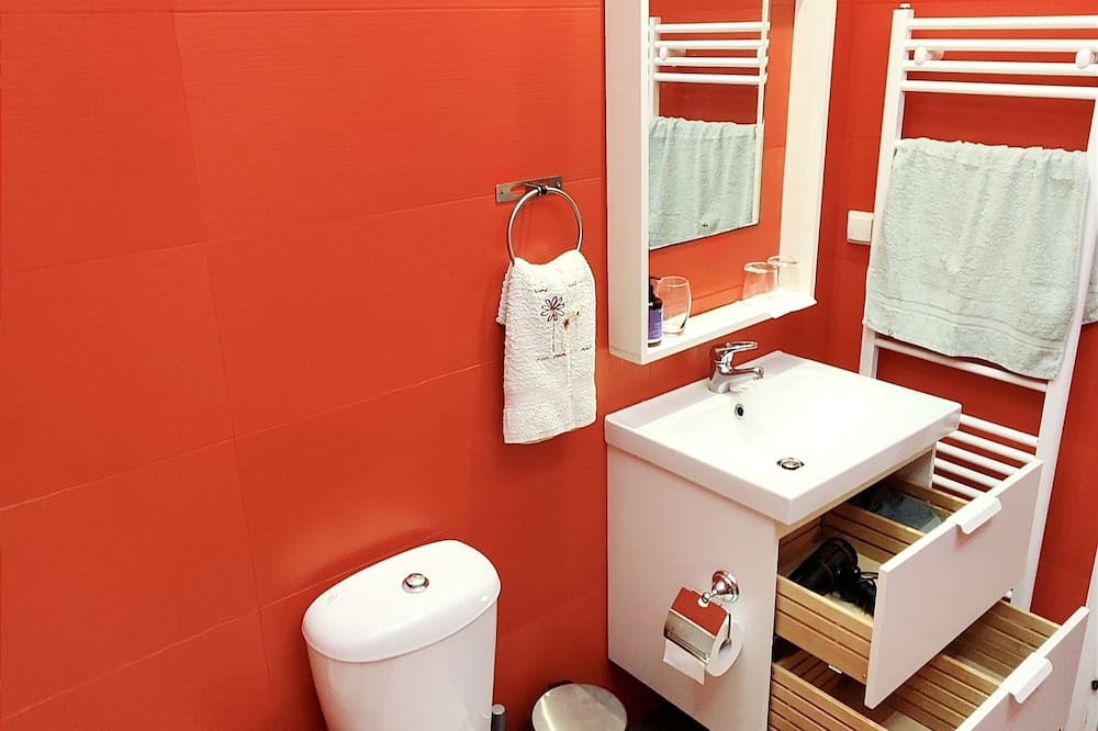 Photo of Bathroom in Galatsi