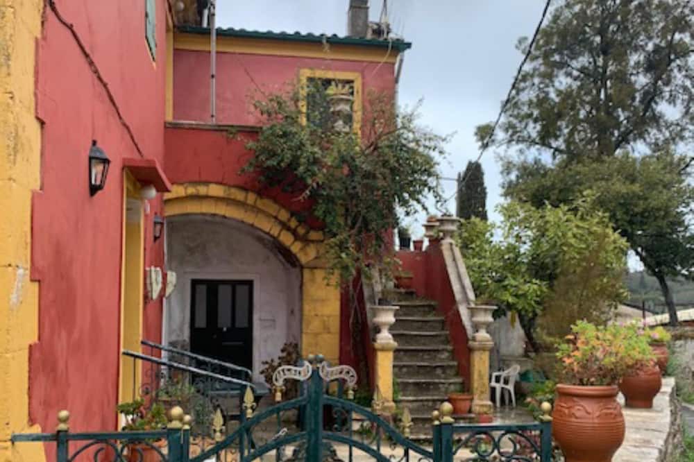 Photo of Outdoor in Kouramades