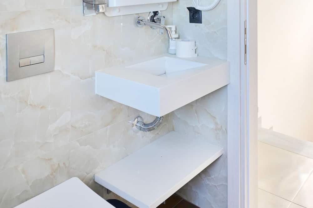 Photo of Bathroom in Polichrono