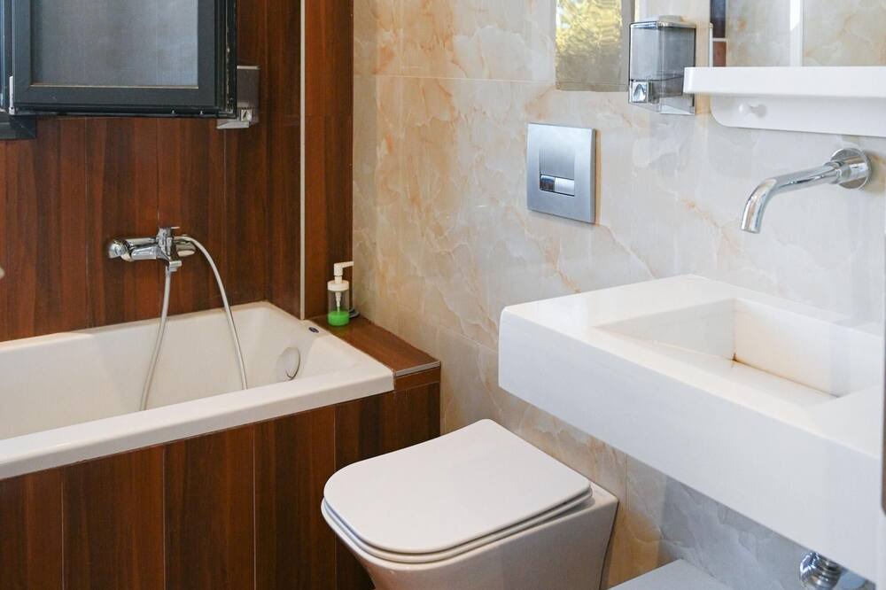 Photo of Bathroom in Polichrono