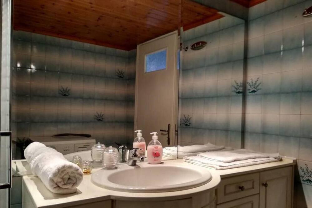 Photo of Bathroom in Kalamitsi