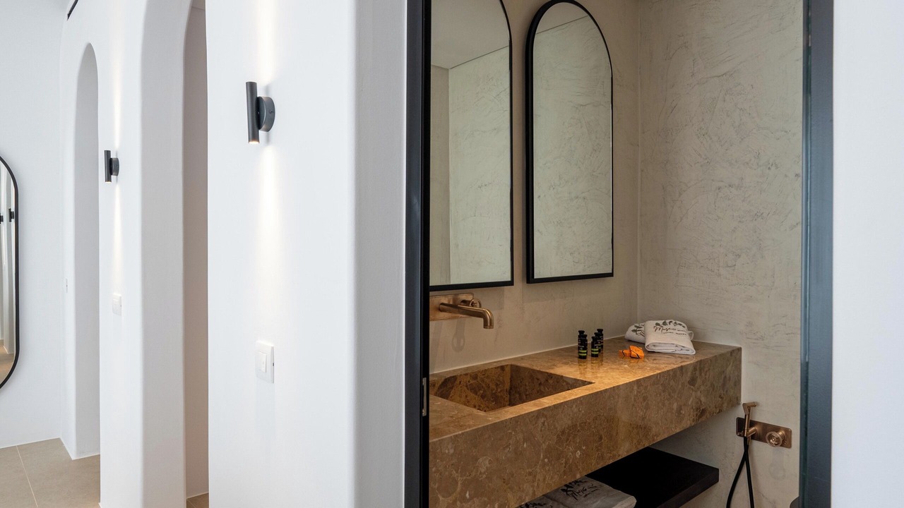 Photo of Bathroom in Plintri
