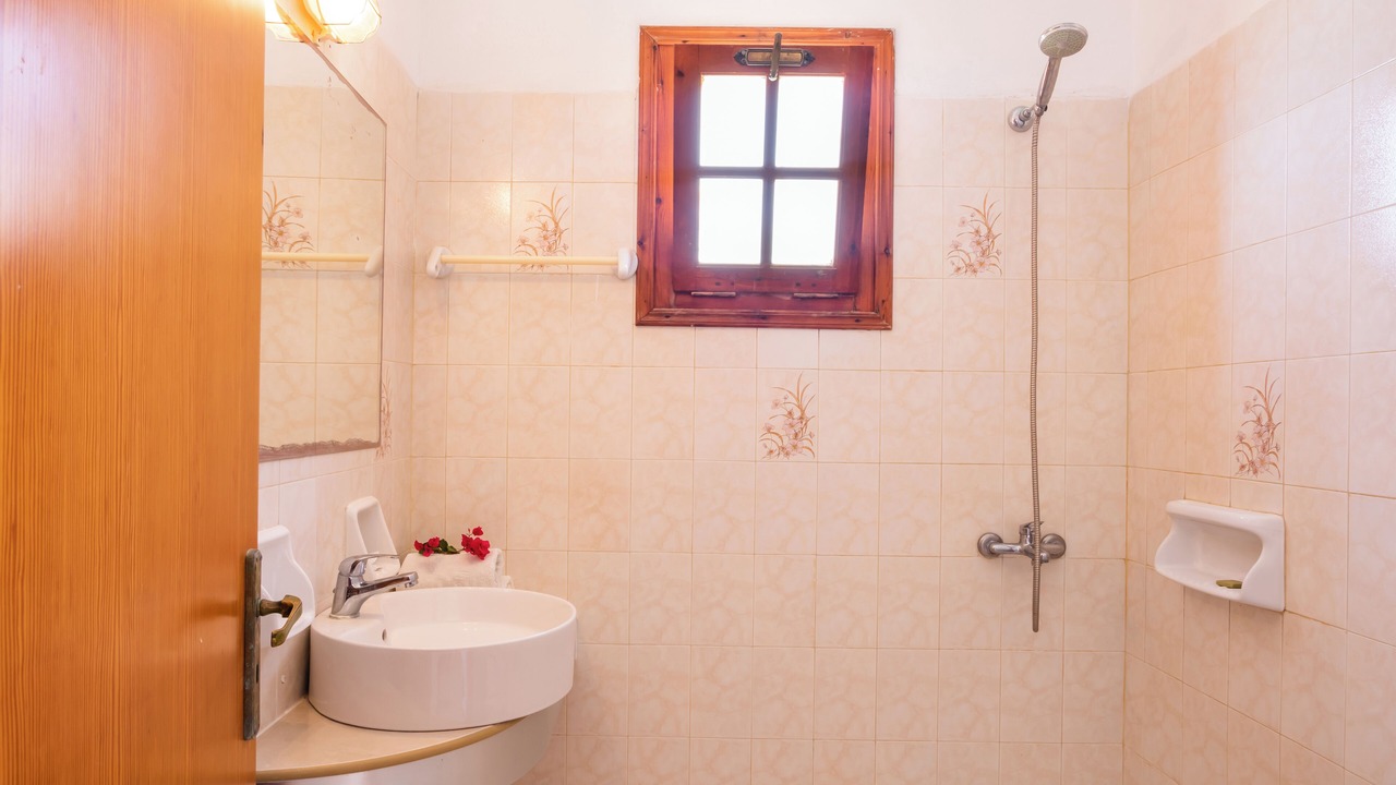 Photo of Bathroom in Lefkos