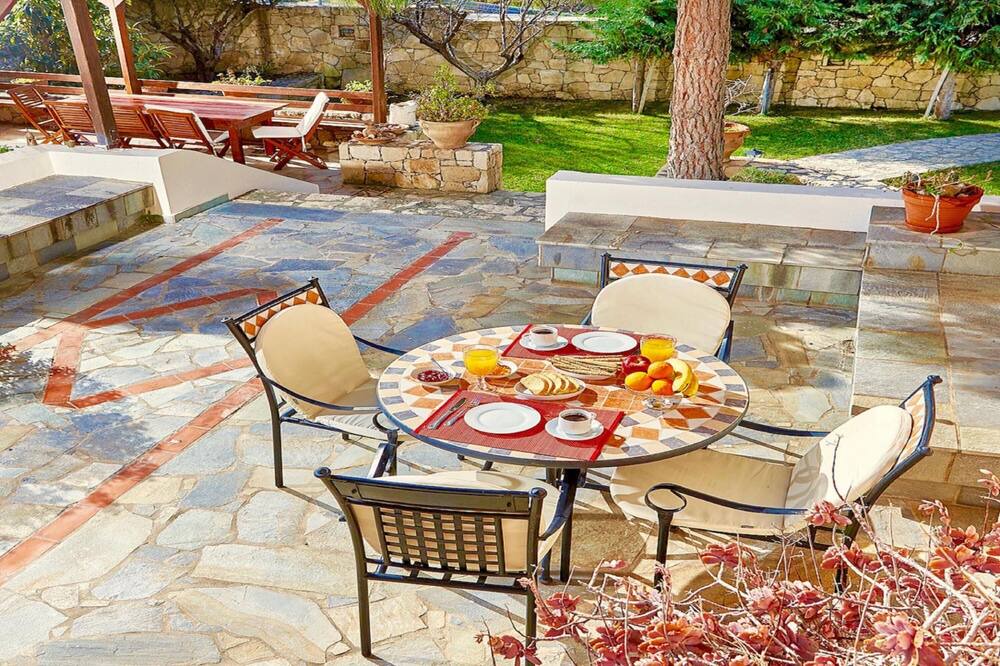Photo of Outdoor in Karteros