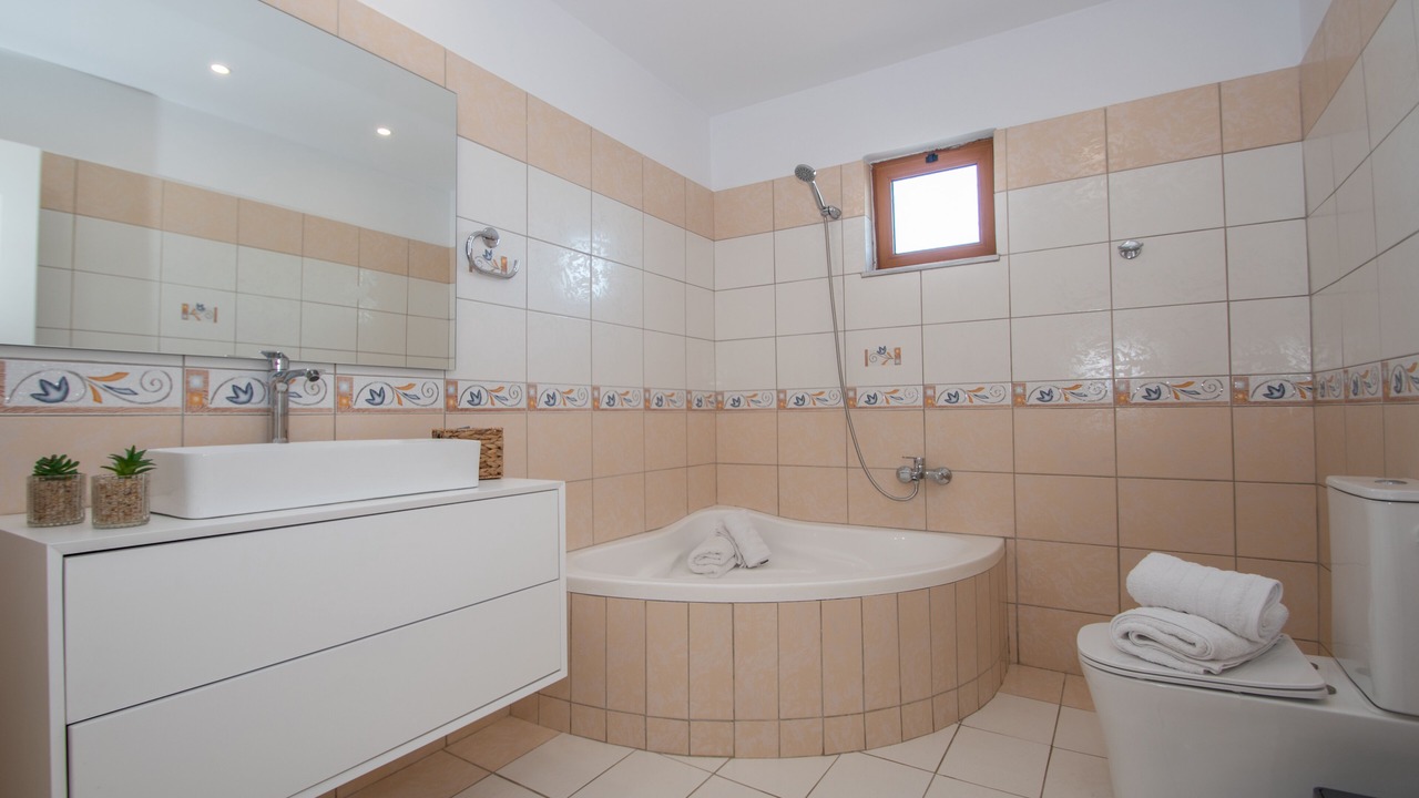 Photo of Bathroom in Alonia