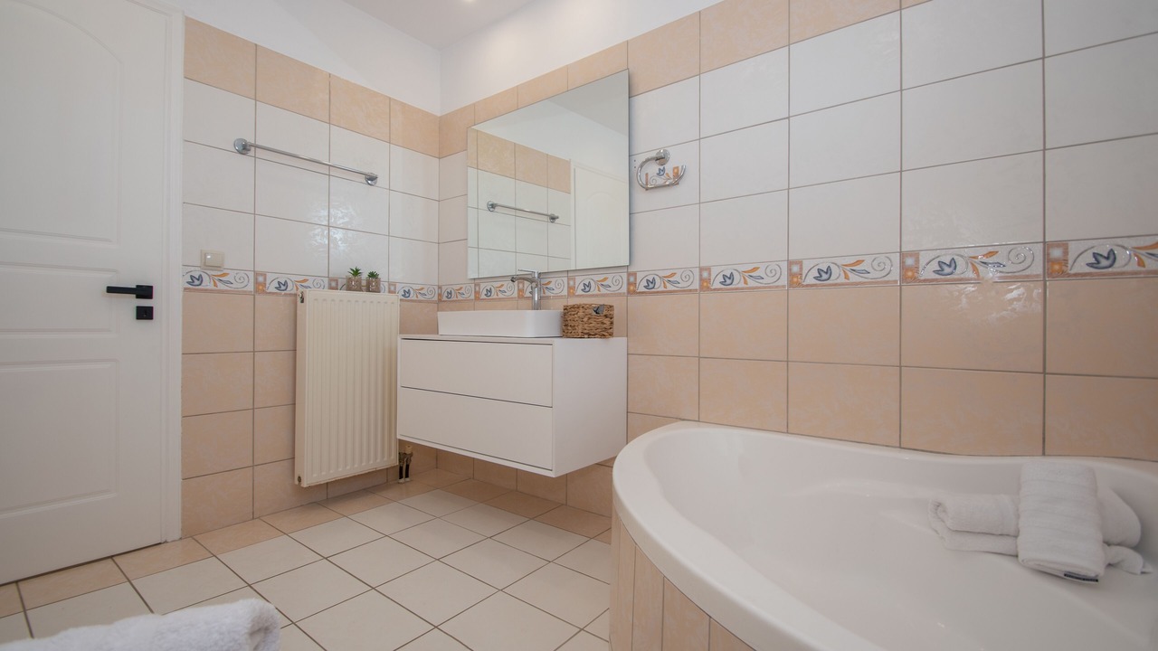 Photo of Bathroom in Alonia