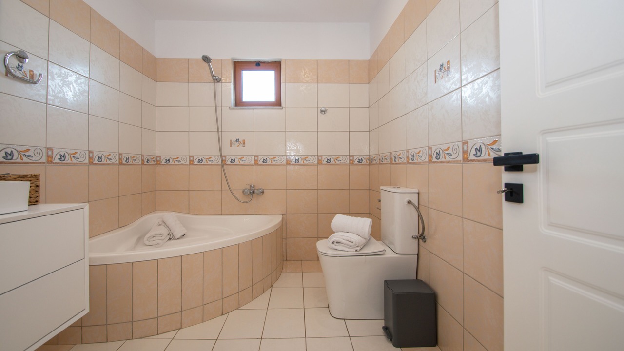 Photo of Bathroom in Alonia