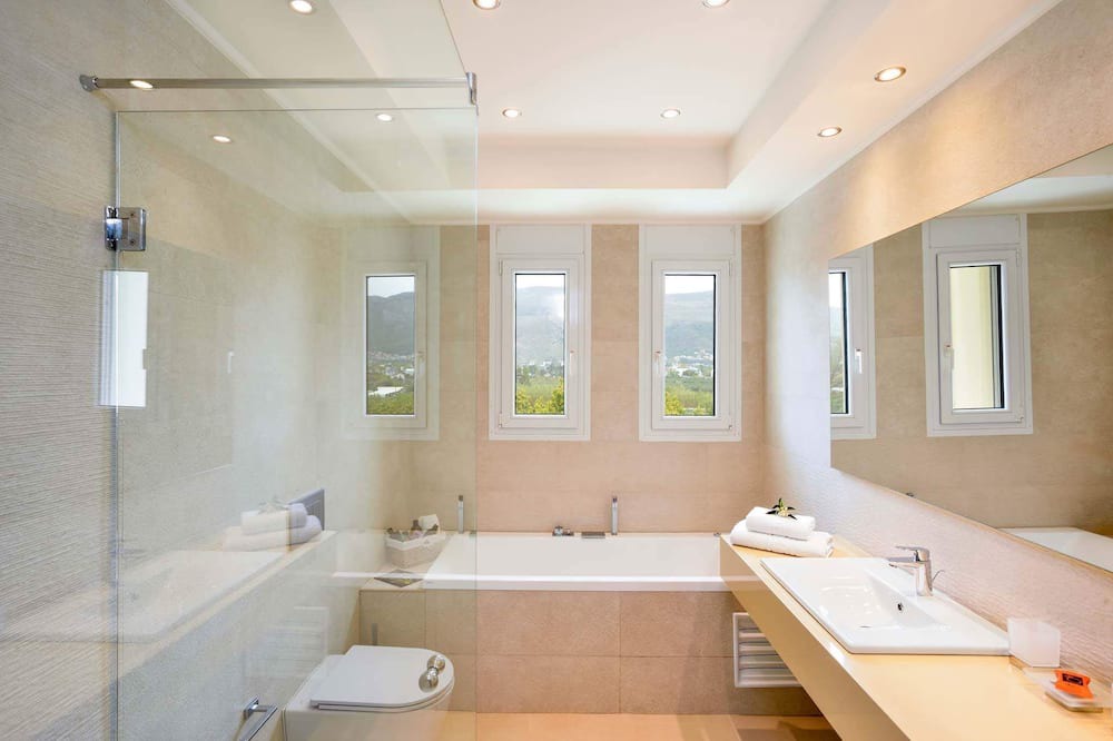 Photo of Bathroom in Souda