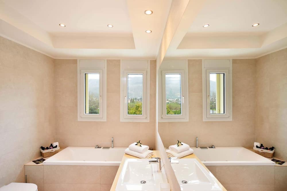 Photo of Bathroom in Souda