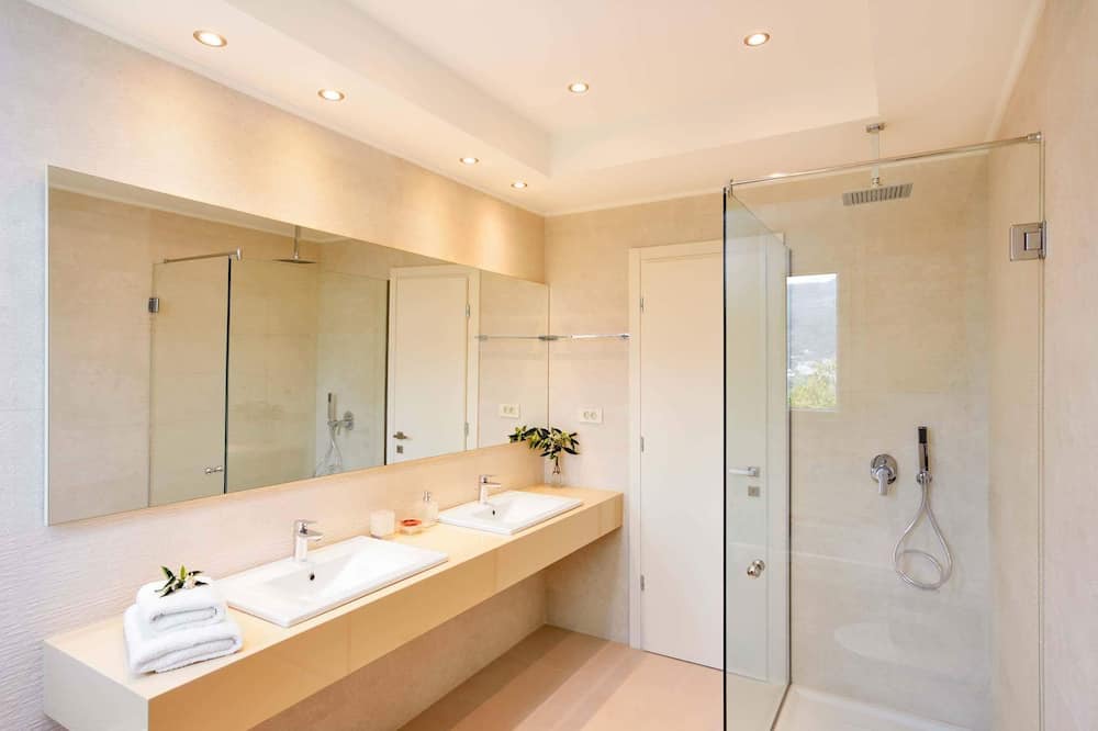 Photo of Bathroom in Souda
