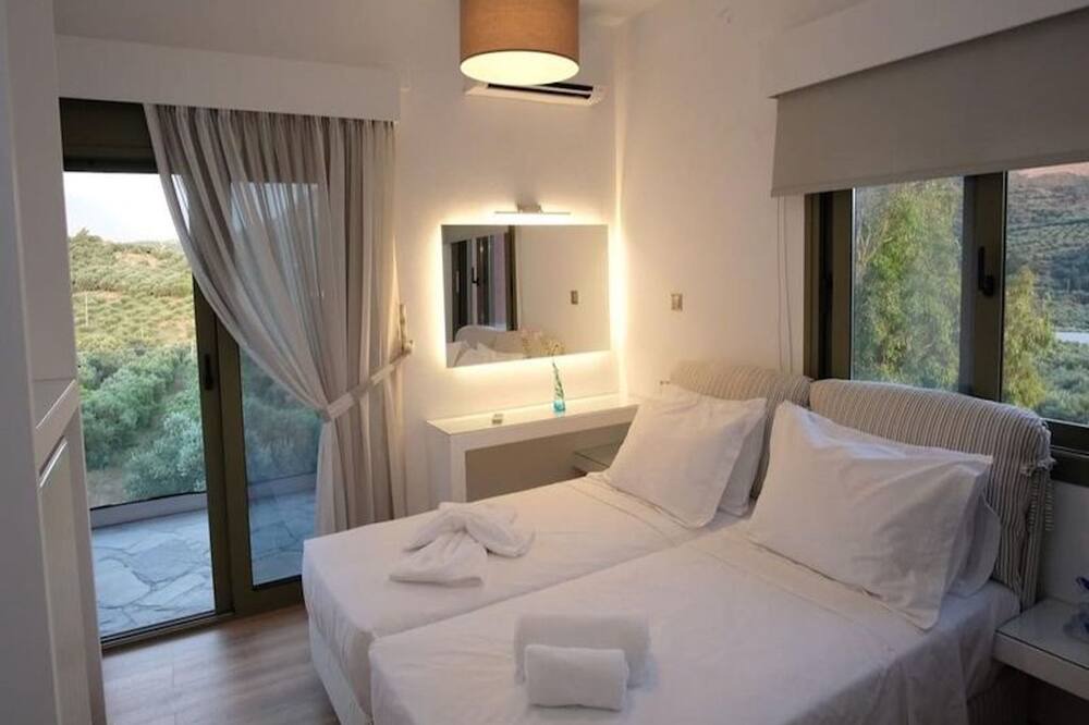 Photo of Bedroom in Damnoni