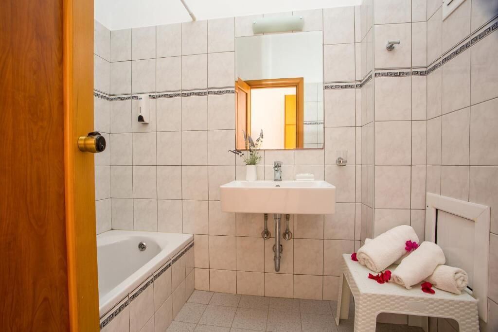 Photo of Bathroom in Gennadi