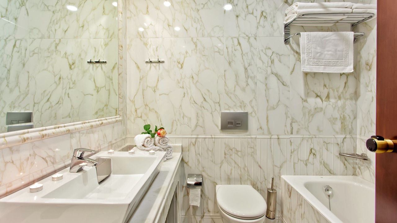 Photo of Bathroom in Drama