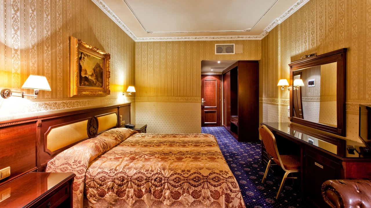 Photo of Bedroom in Drama