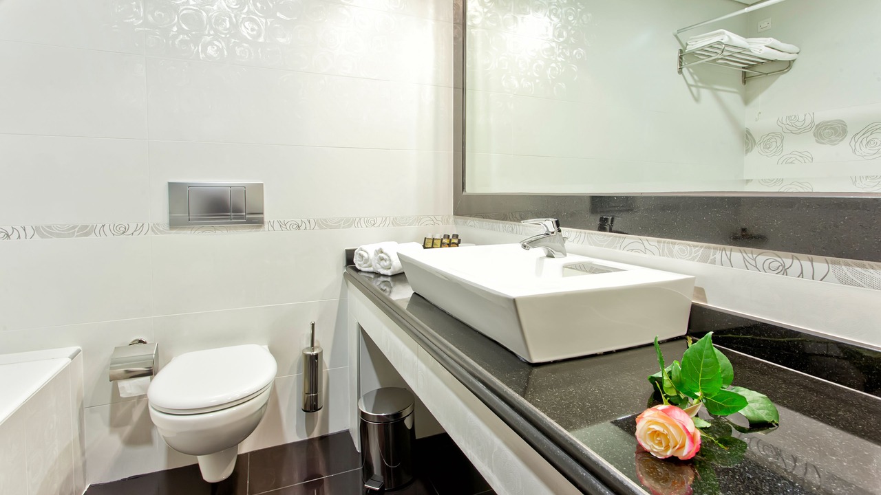 Photo of Bathroom in Drama