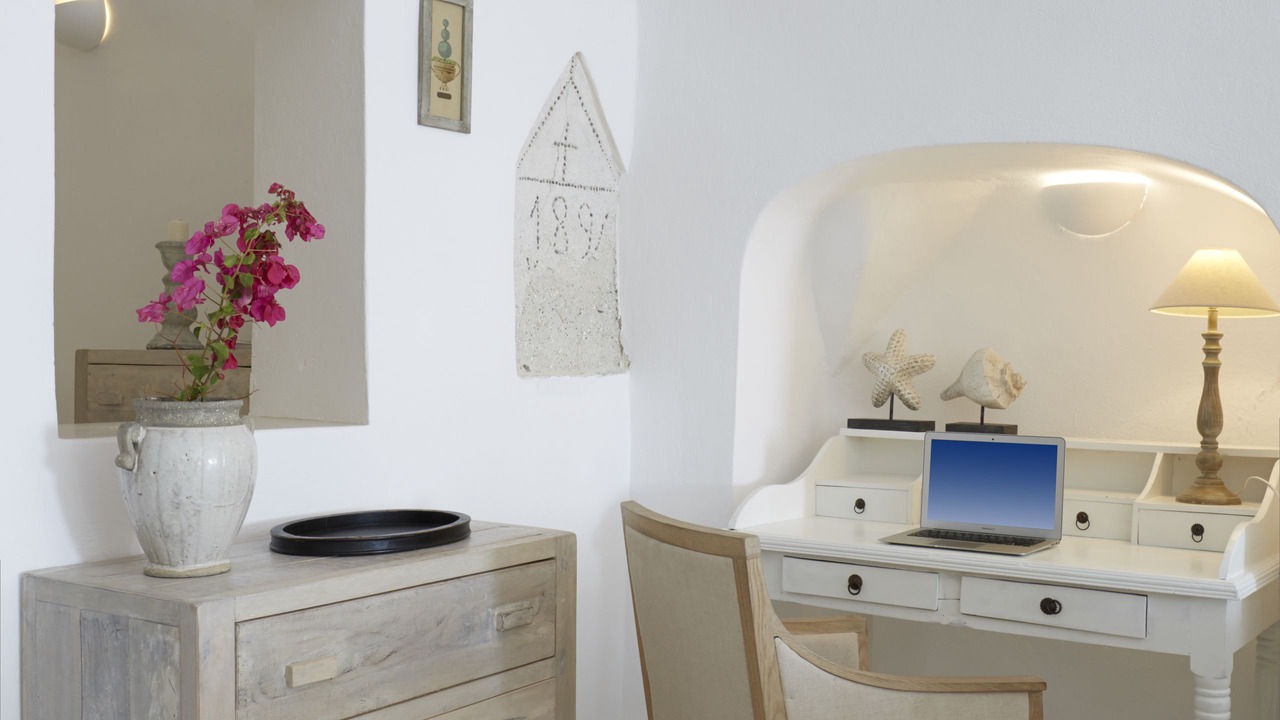 Photo of Bedroom in Oia