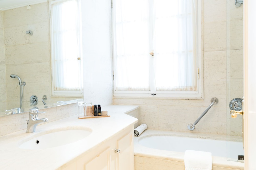 Photo of Bathroom in Kifisia