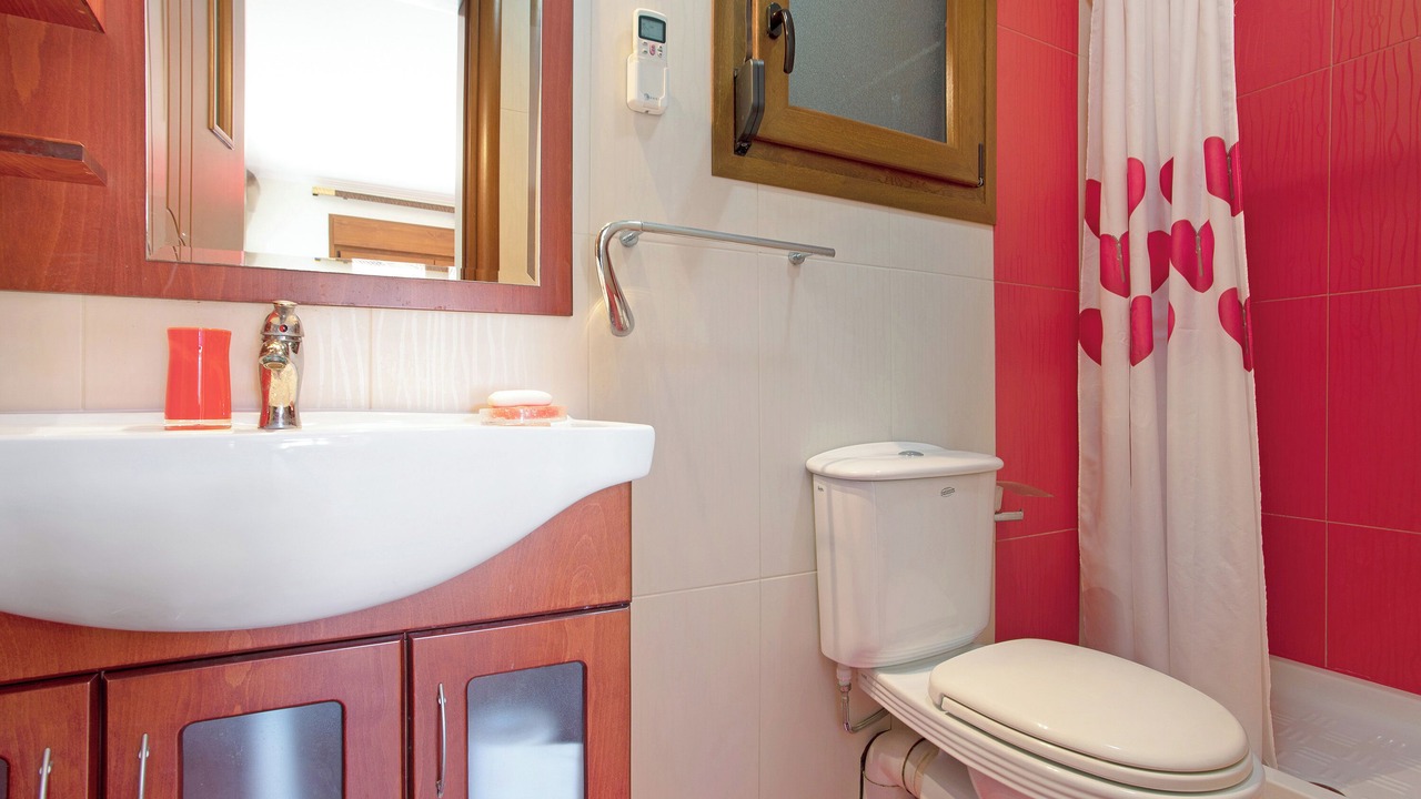 Photo of Bathroom in Alikanas
