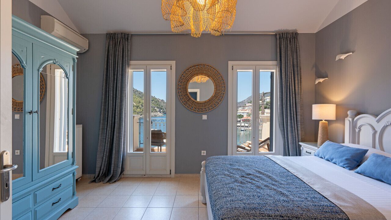 Photo of Bedroom in Frourion