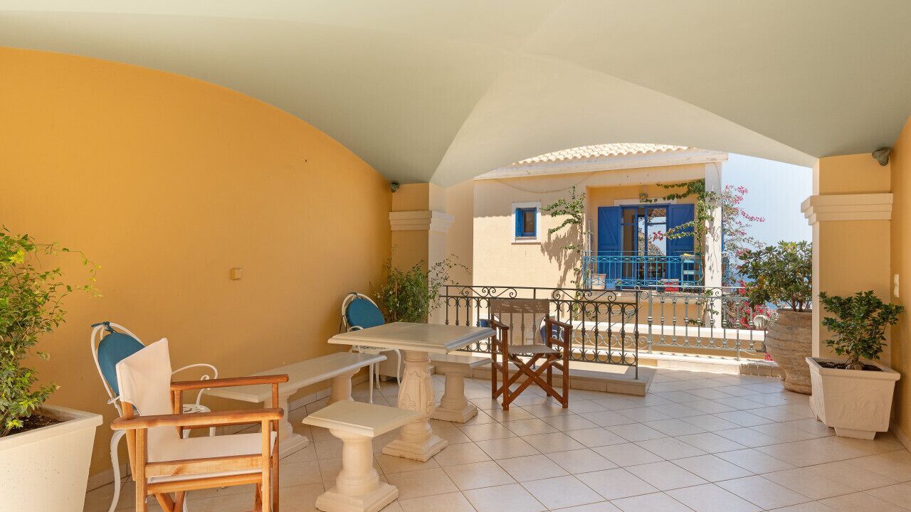 Photo of Patio Balcony in Frourion