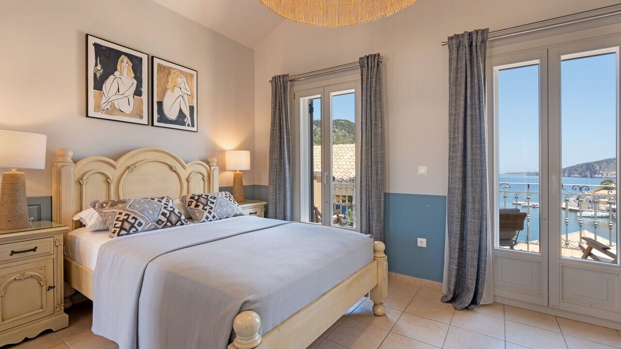 Photo of Bedroom in Frourion
