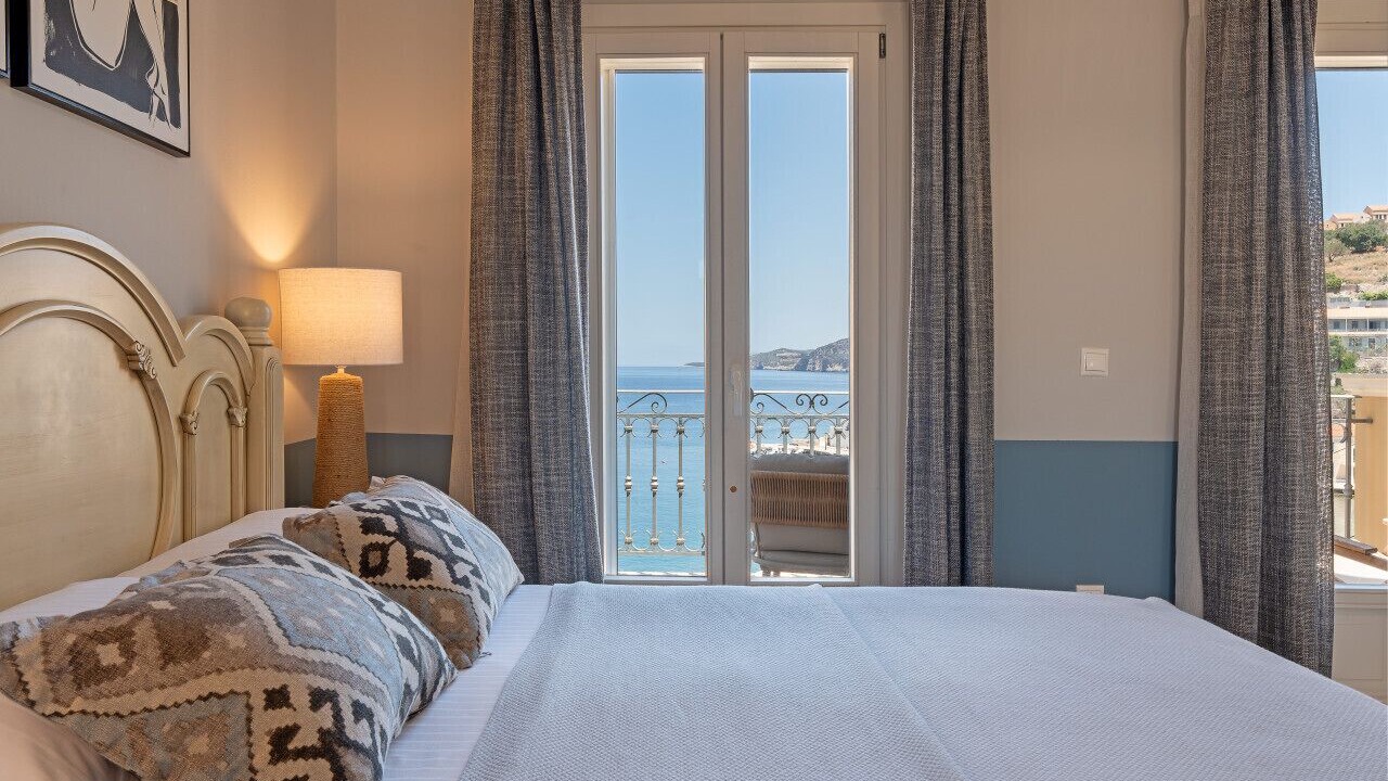 Photo of Bedroom in Frourion