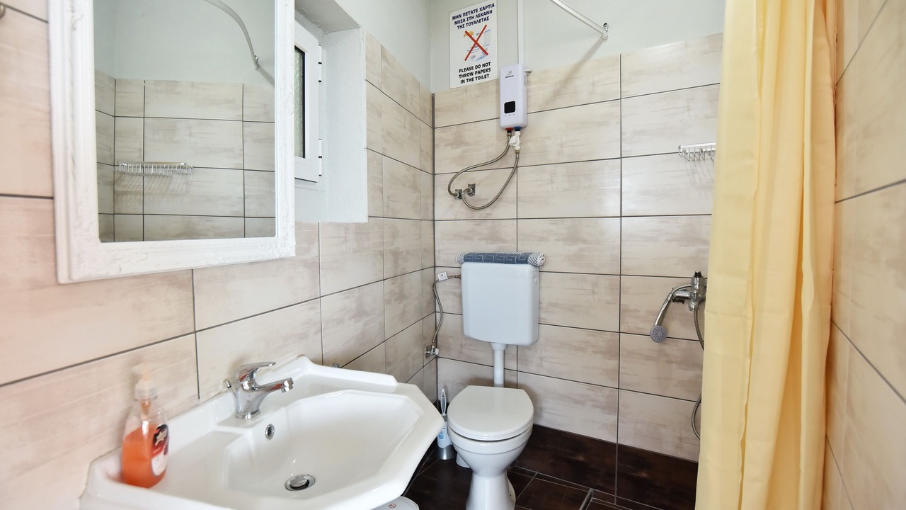 Photo of Bathroom in Golden Beach