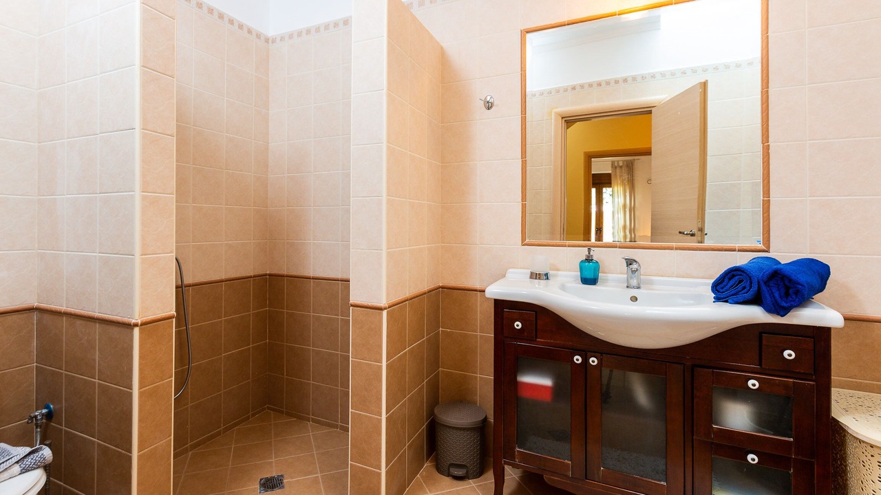 Photo of Bathroom in Karoti