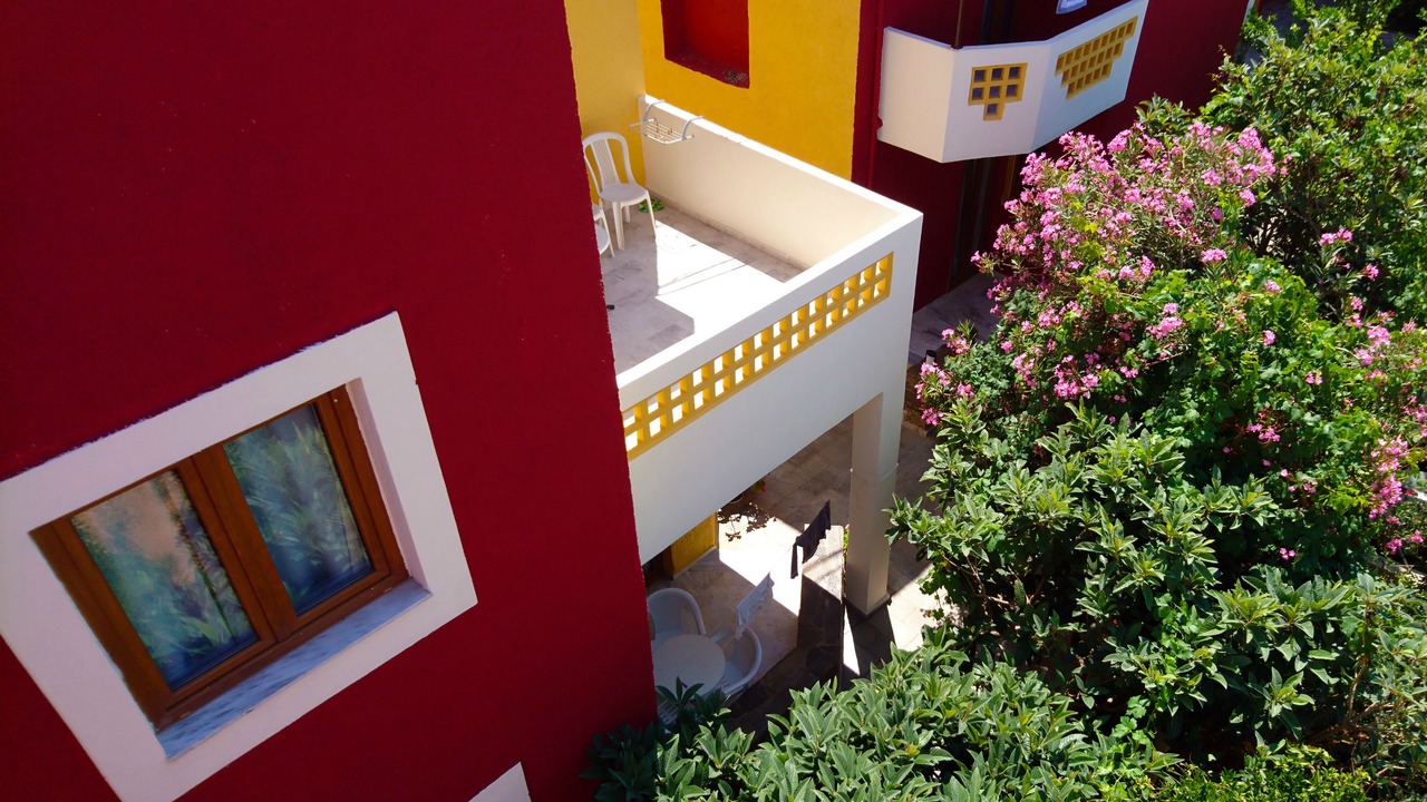 Photo of Patio Balcony in Platanes