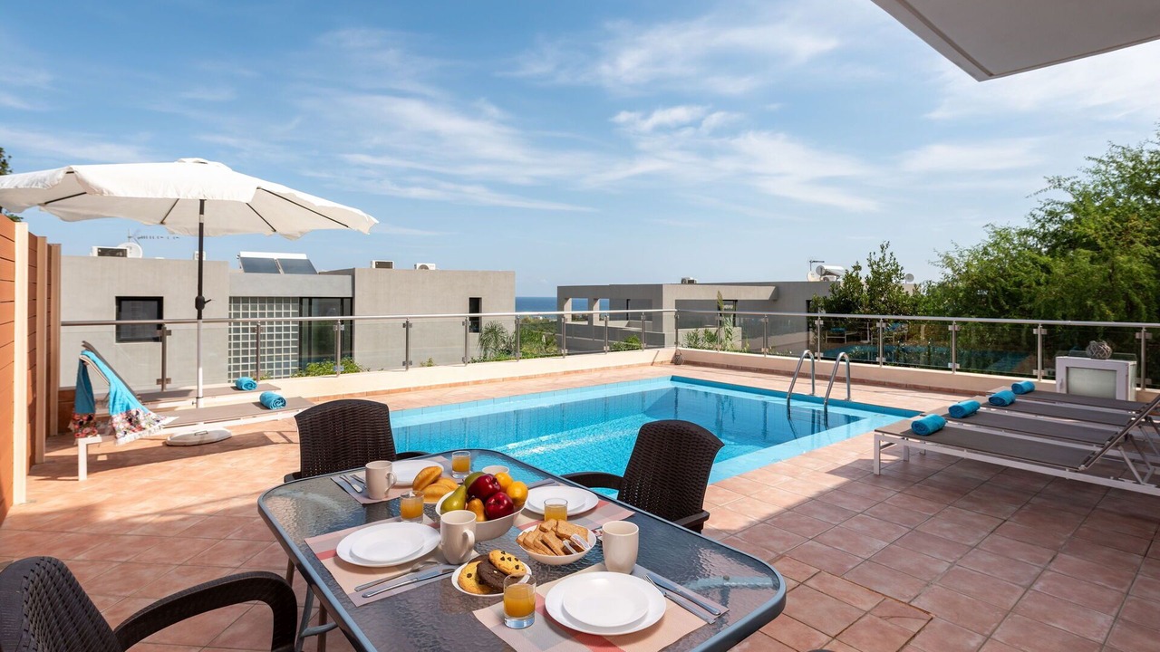 Photo of Patio Balcony in Pyrgos Psilonerou