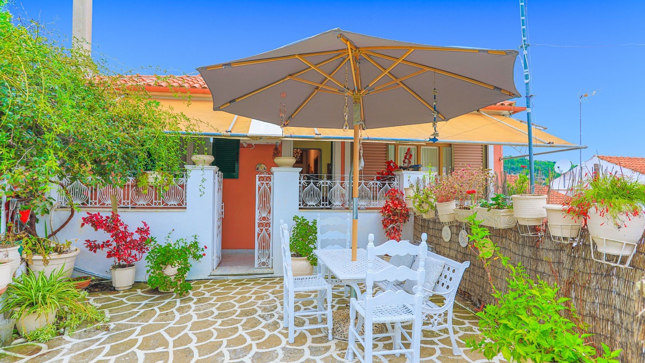 Photo of Others in Gaios