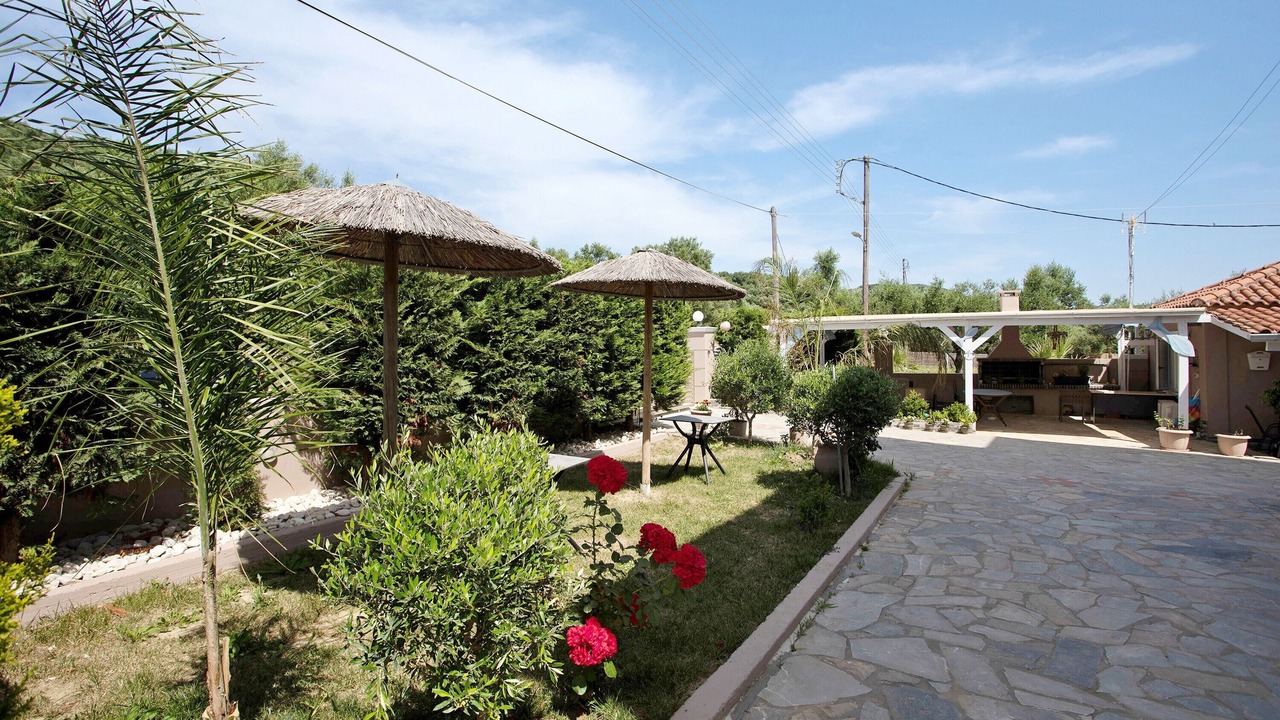 Photo of Outdoor in Alikanas