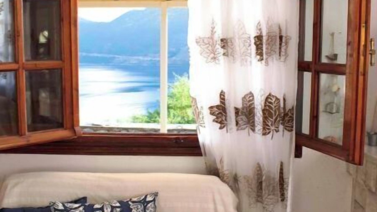 Photo of Bedroom in East Mani