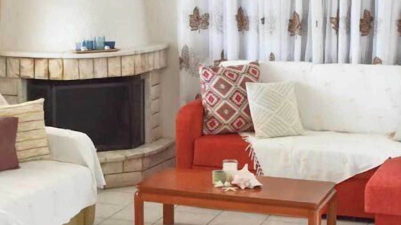 Photo of Livingroom in East Mani