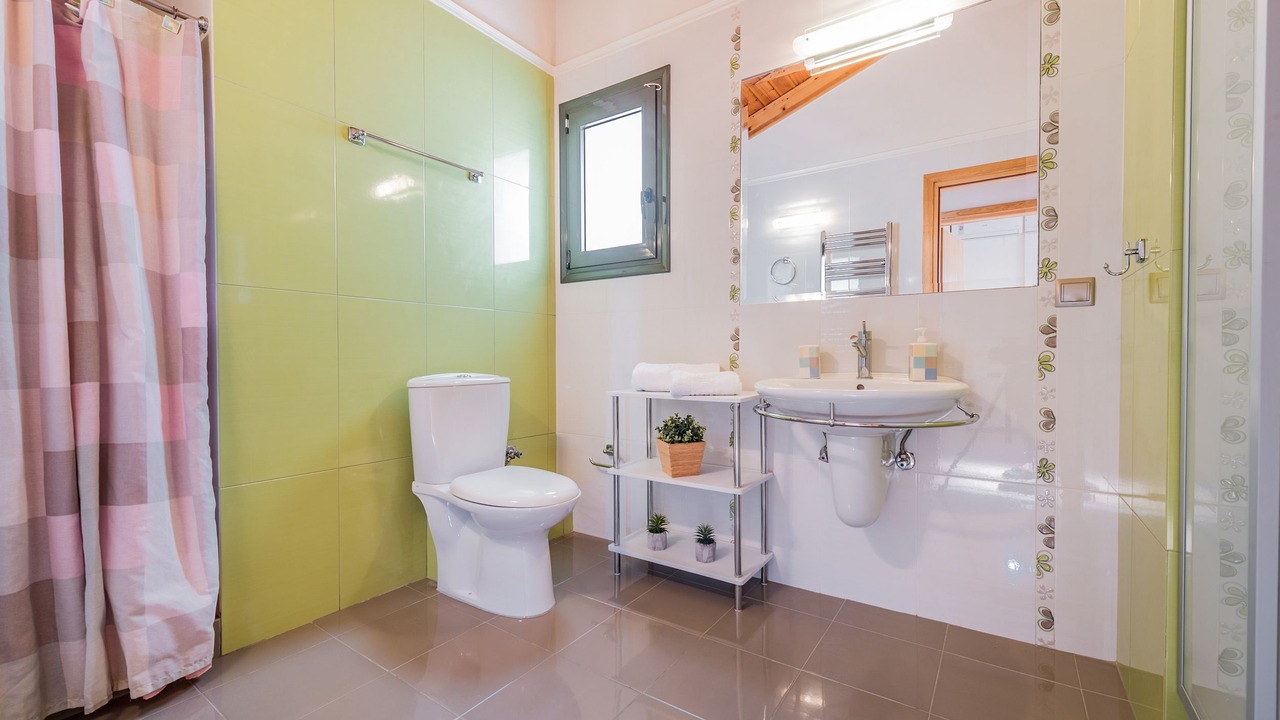 Photo of Bathroom in Neromilos