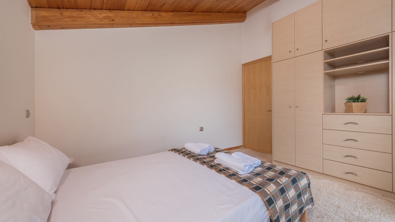 Photo of Bedroom in Neromilos