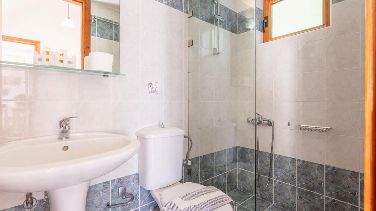 Photo of Bathroom in Maroulas